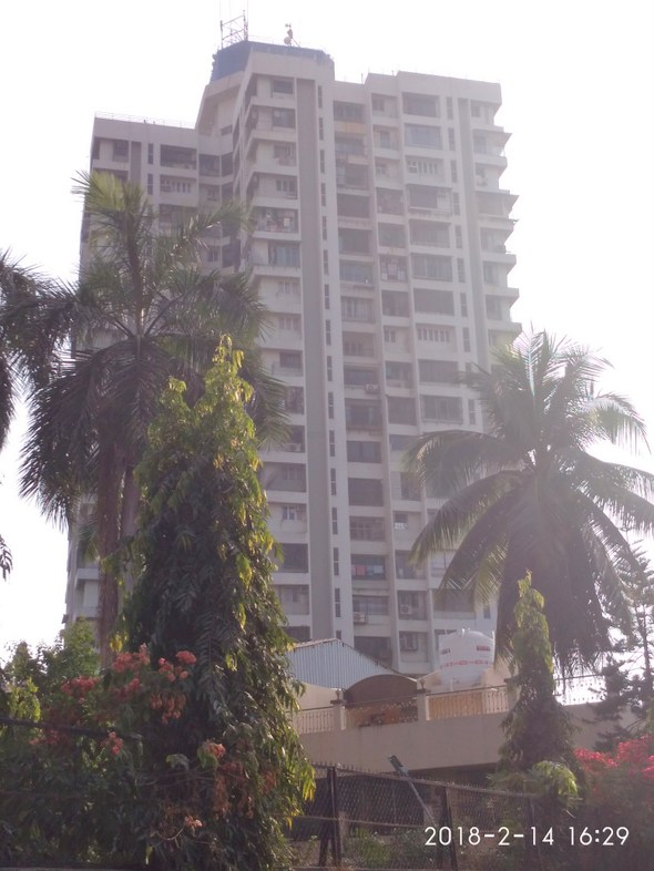 2 BHK Semi Furnished in Magnum Tower , Andheri West