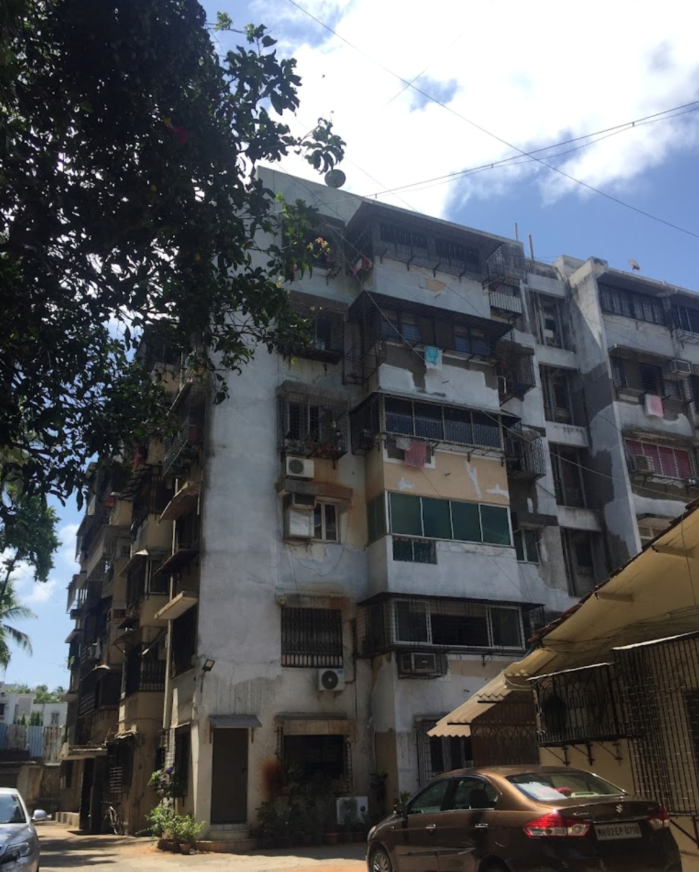 2 BHK Flats for Sale in Girnar Society, Santacruz West