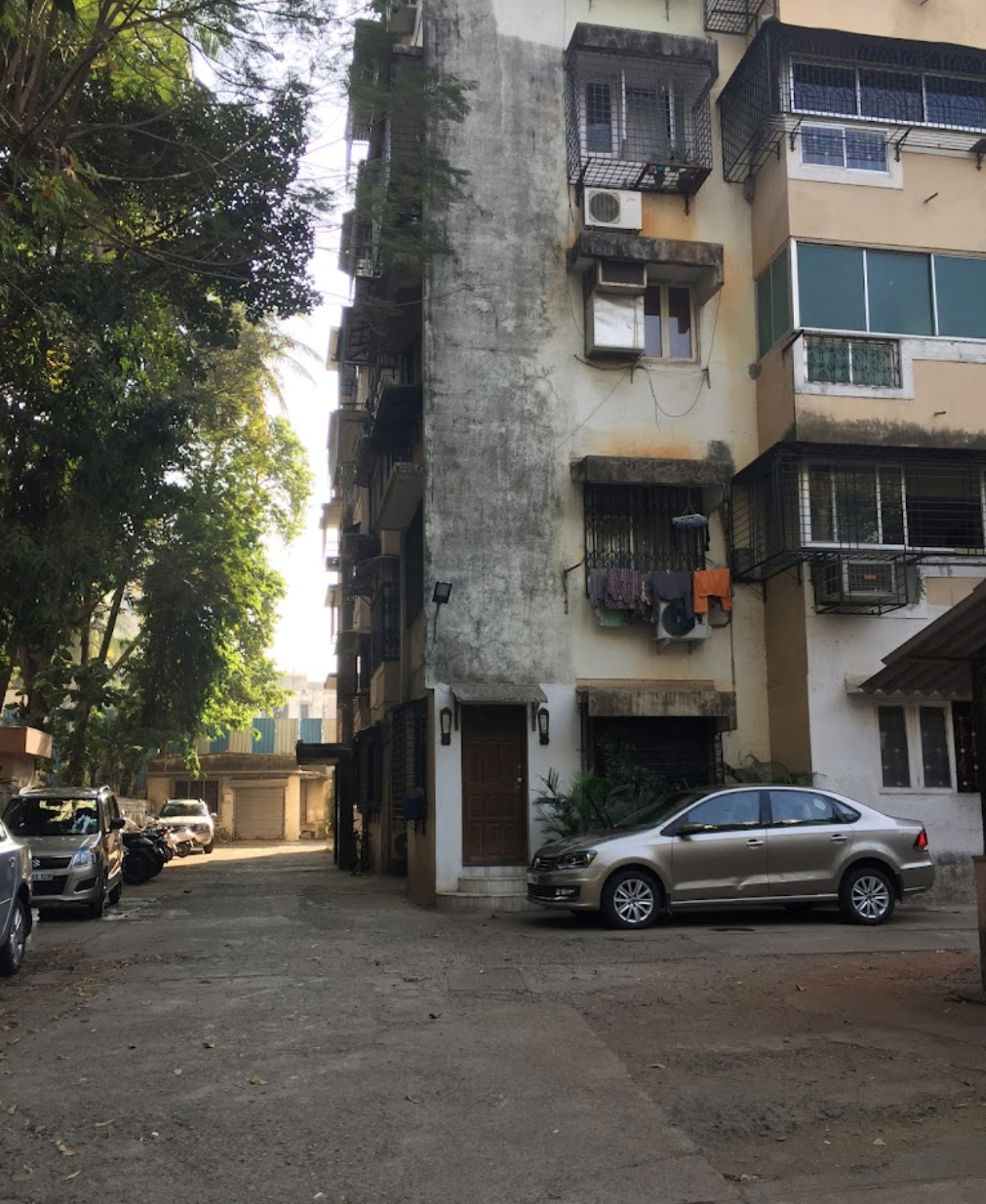 2 BHK Flats for Sale in Girnar Society, Santacruz West