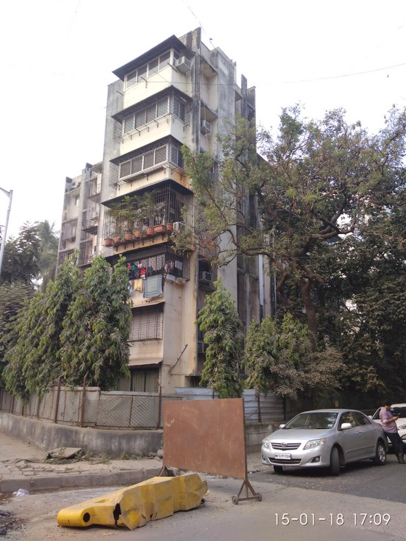 2 BHK Nugget, Khar West — for Rent