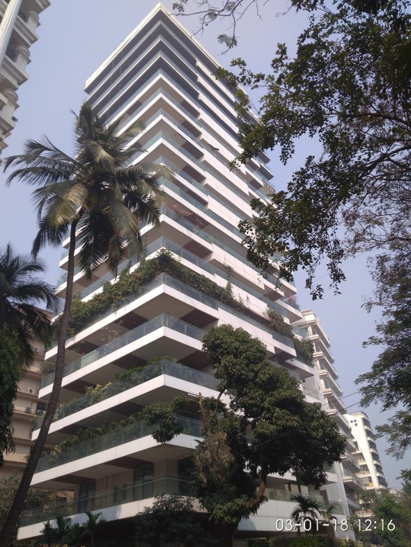 Db Breeze, Khar West