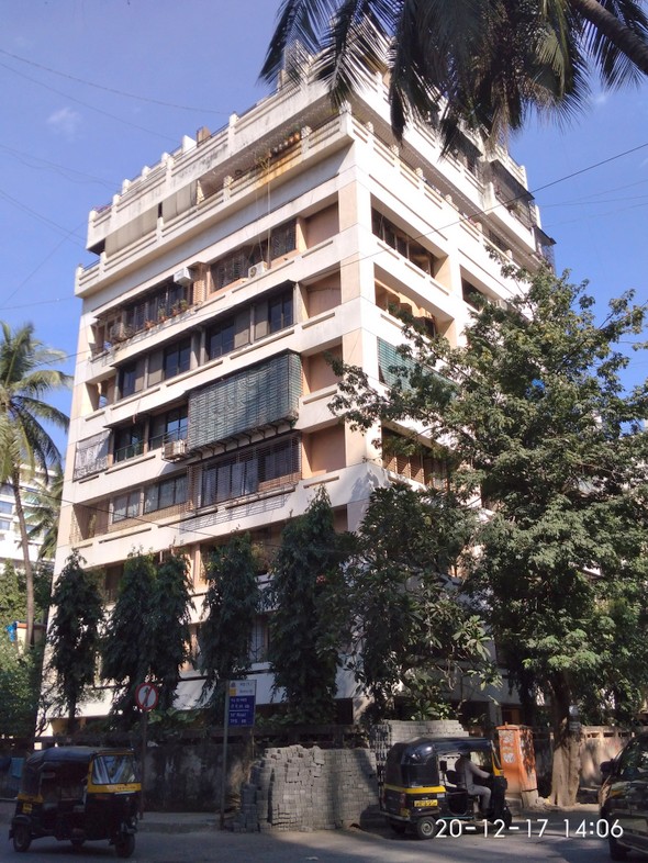 Queens Corner, Bandra West