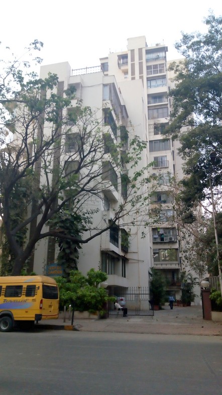 2 BHK Semi Furnished in Lloyds Garden , Prabhadevi