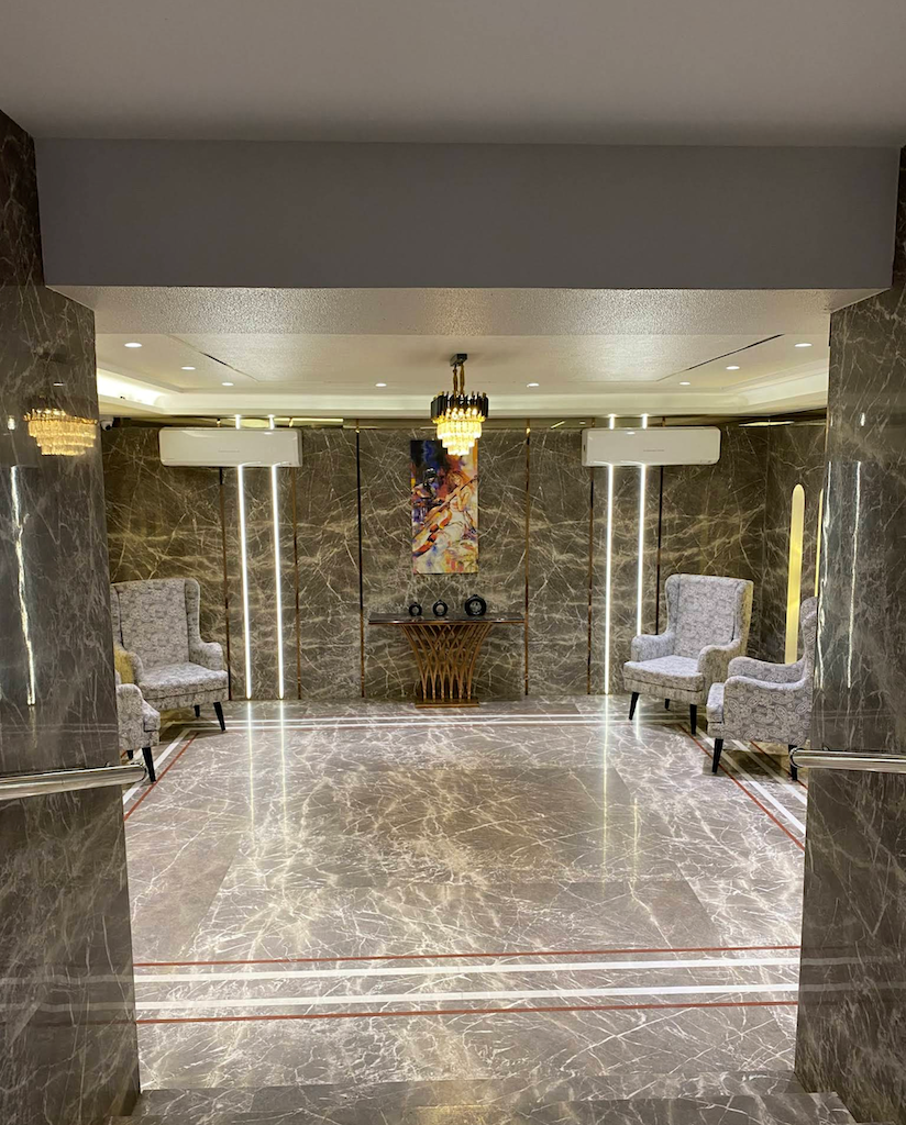 7 - Royal Empire, Andheri West