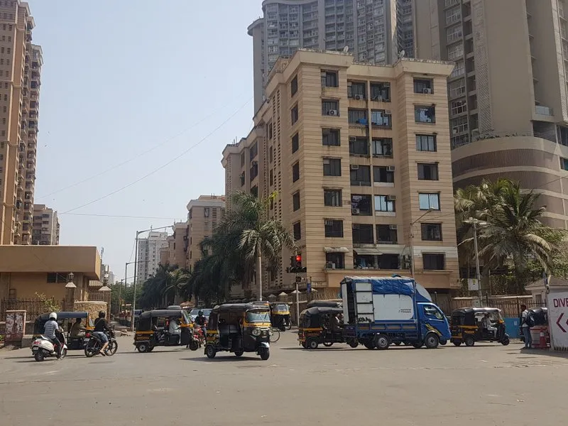 4 BHK Flats for Sale in Raheja Crest, Andheri West