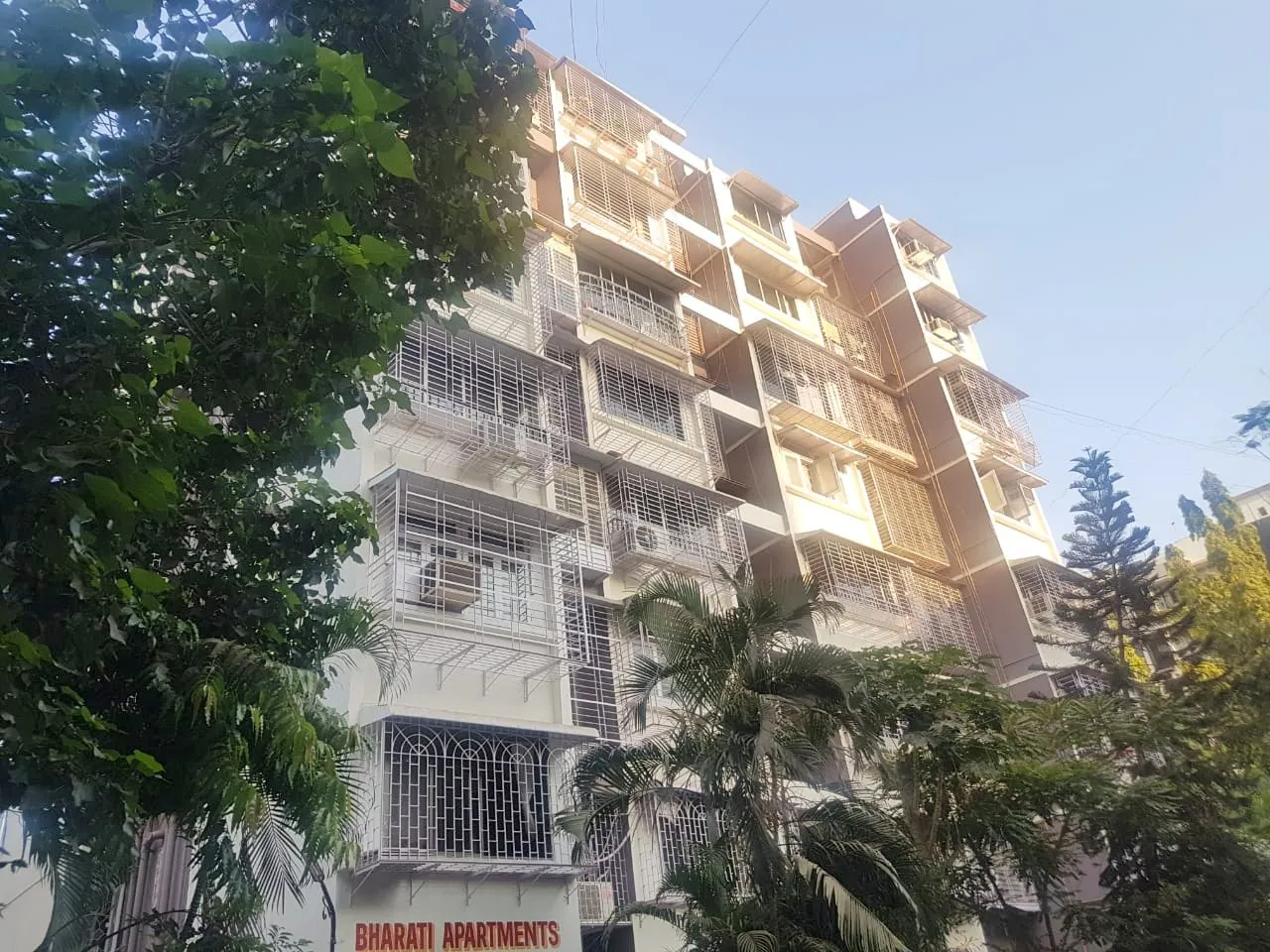 2 BHK Flats for Sale in Bharati Apartments, Andheri West