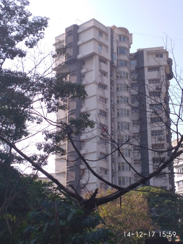 2 BHK Semi Furnished in Breezy Heights , Bandra West