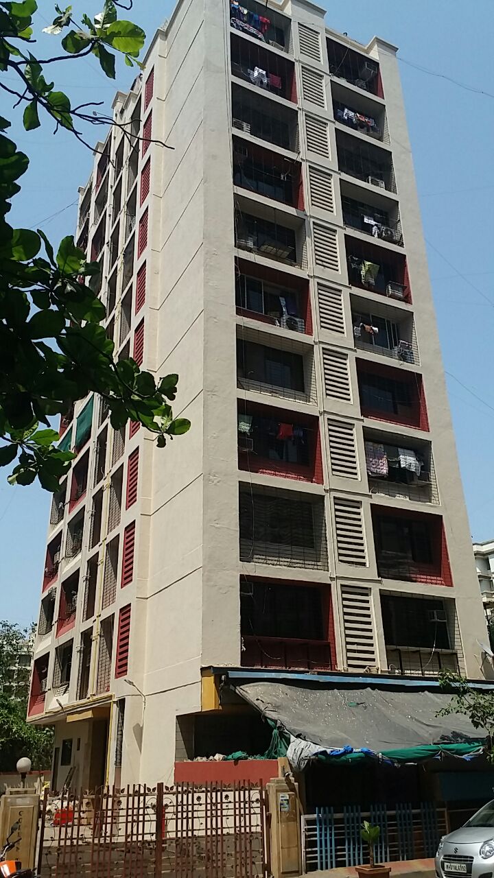2 BHK Unfurnished in Golden Tower , Santacruz East