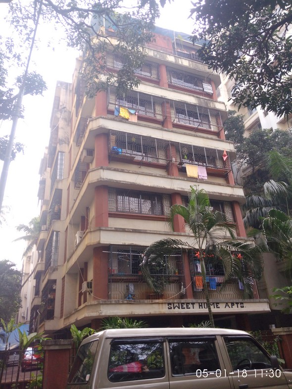 2 BHK Semi Furnished in Sweet Home , Khar West