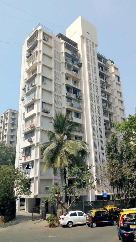 1 BHK Semi Furnished in Jogani Apartment , Nepeansea Road