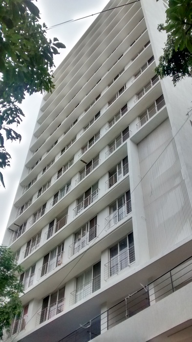 2 BHK Semi Furnished in Videocon Matrix , Bandra West