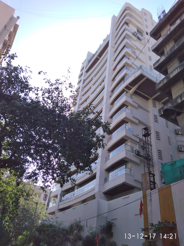 3 BHK Semi Furnished in Dheeraj Celestial , Khar West