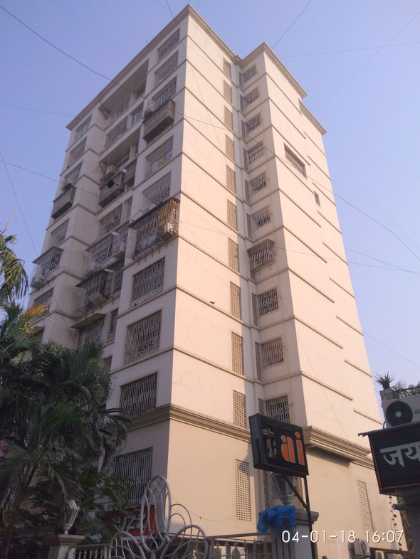 2 BHK Semi Furnished in Pearl Heights , Khar West