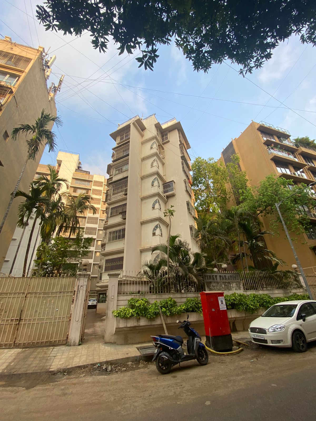 Building - Pinky Paradise, Khar West