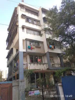 2 BHK Flats for Sale in Urmi, Khar West