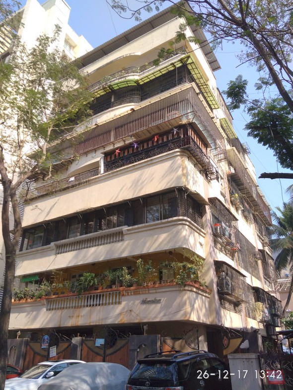 2 BHK Flats for Sale in Navratan, Bandra West