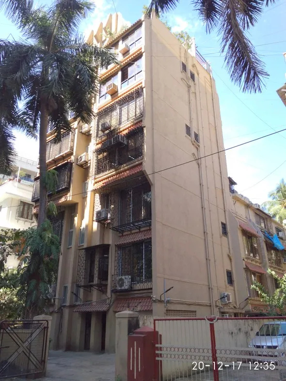 2 BHK Flats on Rent in Palm Court, Malad West