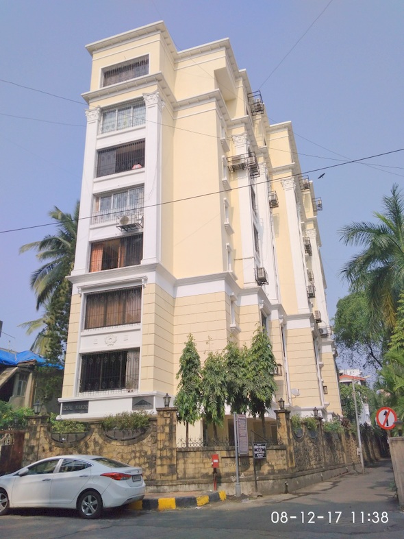 2 BHK Un Furnished in Royal Manor , Bandra West