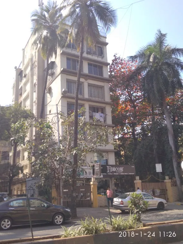 2 BHK Flats for Sale in Crystal, Altamount Road