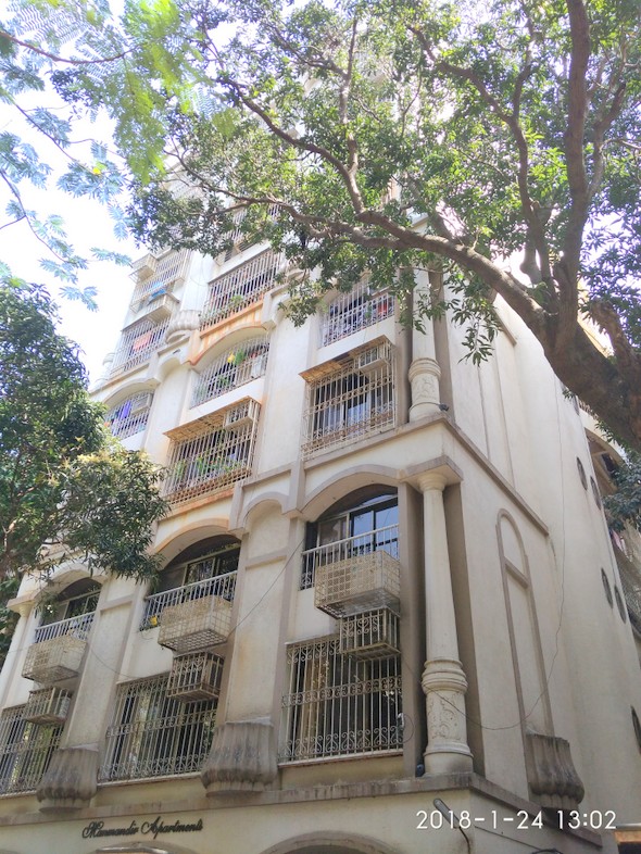 3 BHK Semi Furnished in Manmandir , Santacruz West