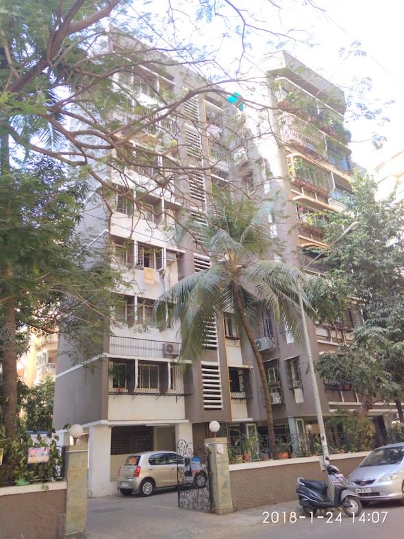 Rosie Apartment, Santacruz West