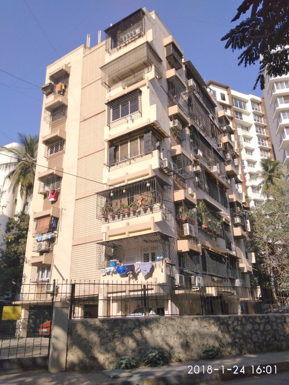 Palm Crest, Santacruz West