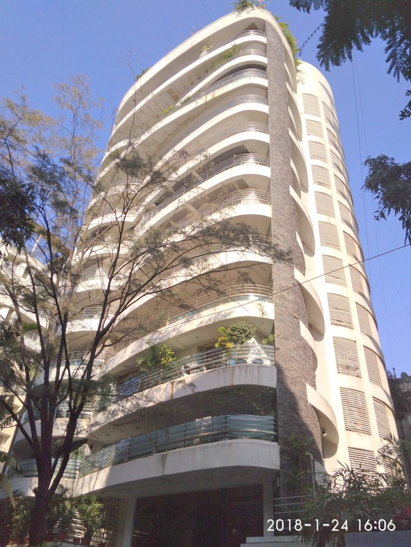 2 BHK Semi Furnished in Astoria , Santacruz West