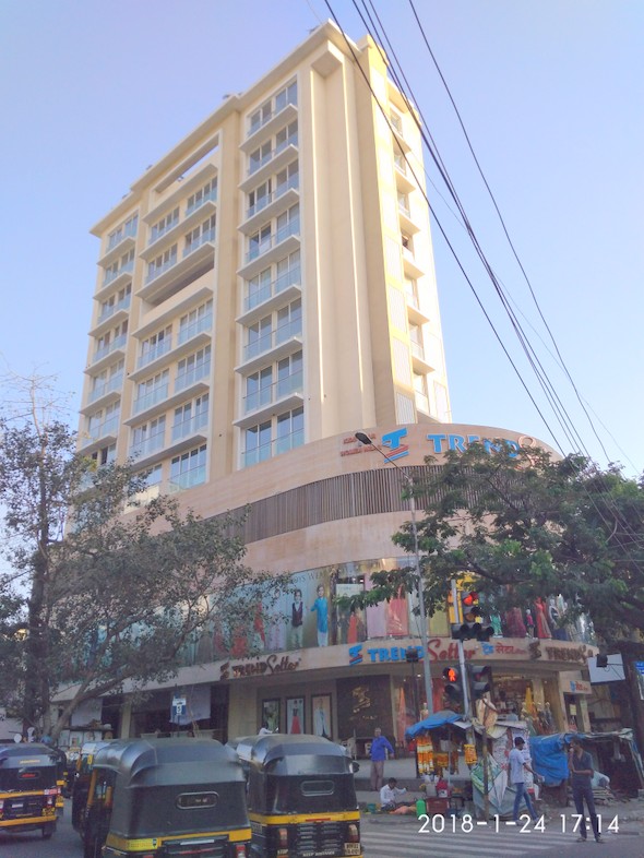 Rajhans Otium, Santacruz West