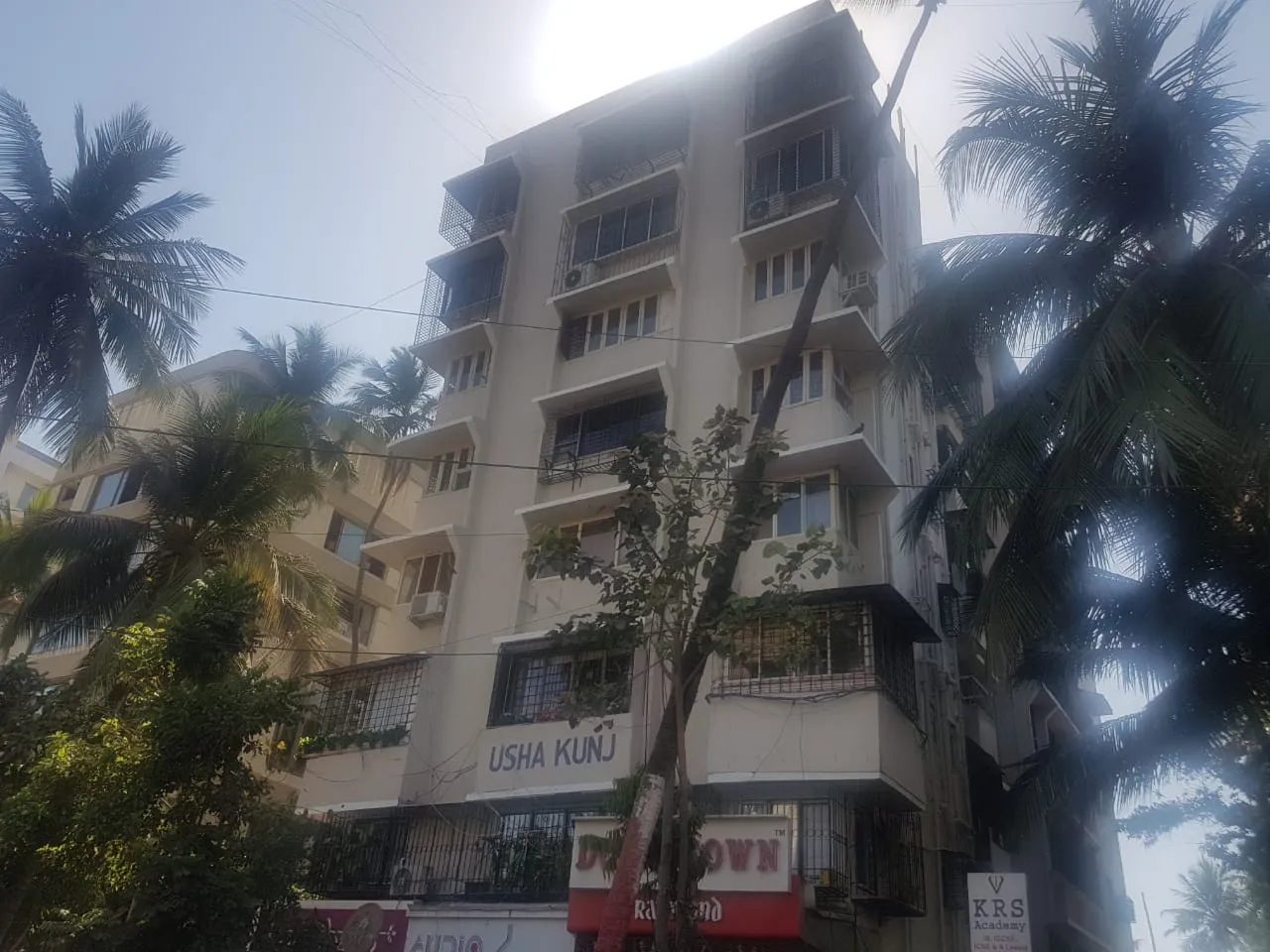 2 BHK Flats for Sale in Usha Kunj, Juhu