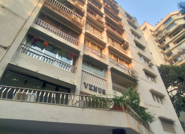 1 BHK Semi Furnished in Venus , Altamount Road