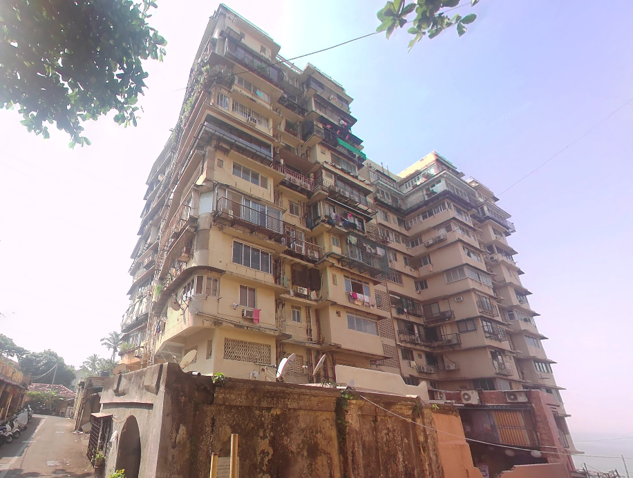2 BHK Semi Furnished in A 1 Apartment , Walkeshwar