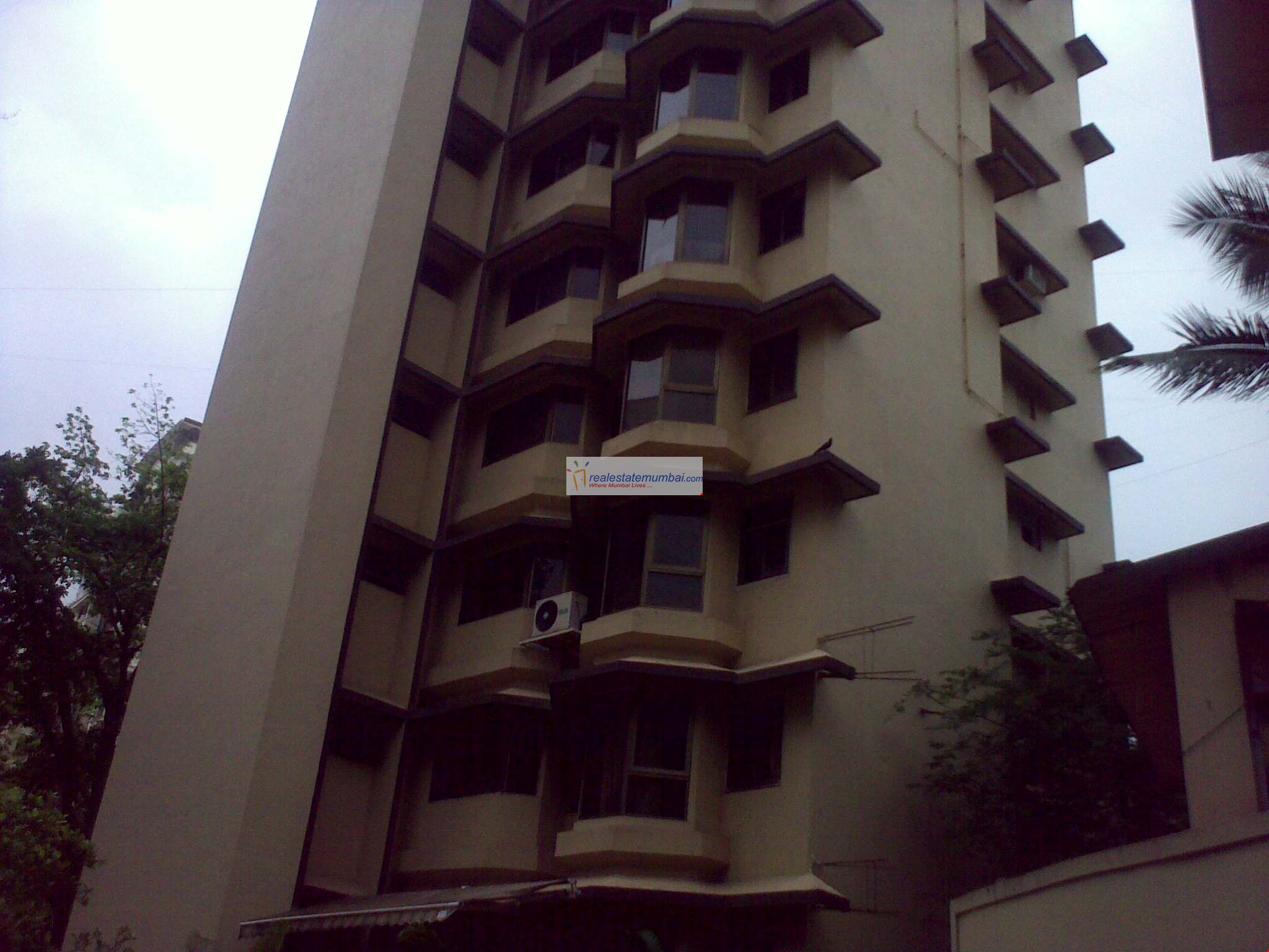 3 BHK Semi Furnished in Solitaire Apartments , Bandra West