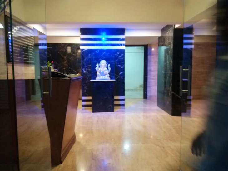 Lobby - Solitaire, Santacruz East