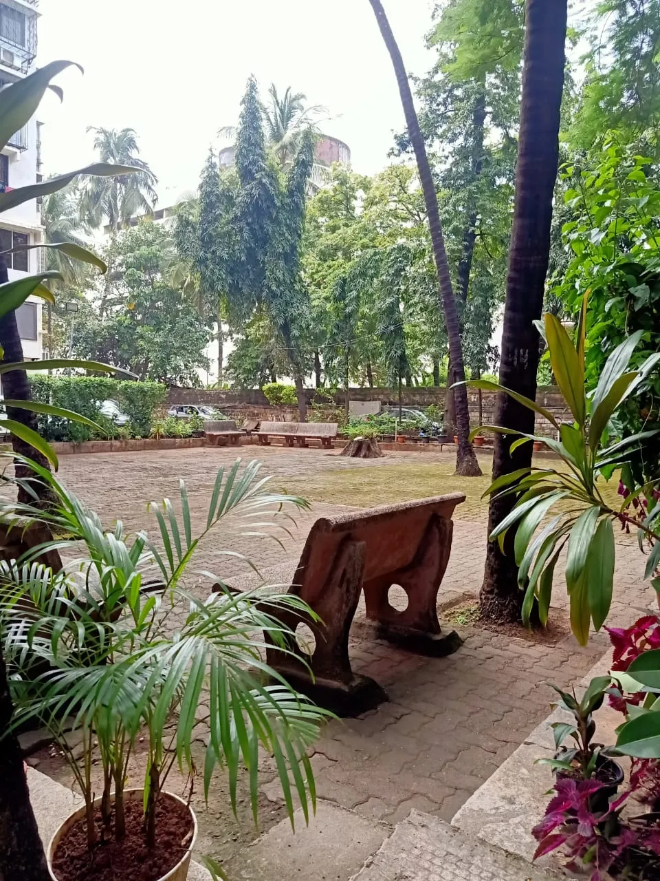 2 BHK Flats on Rent in Kings Apartment, Juhu