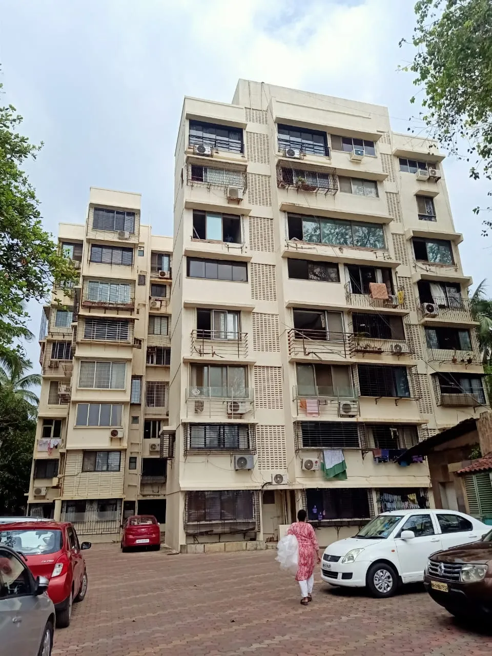 2 BHK Flats on Rent in Kings Apartment, Juhu