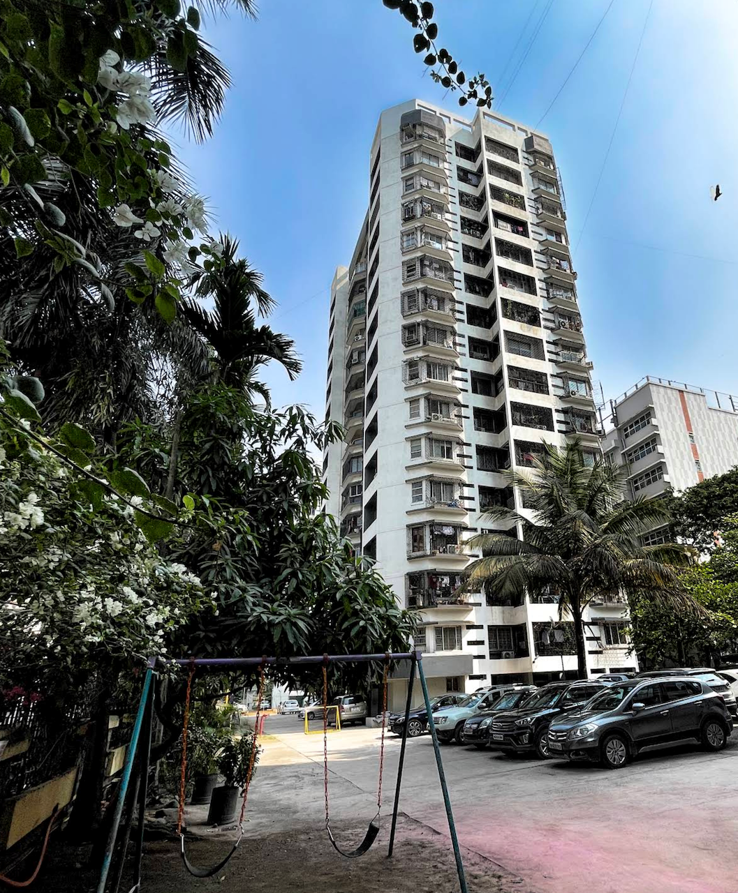 2 BHK Flats for Sale in Tarapore Towers, Andheri West