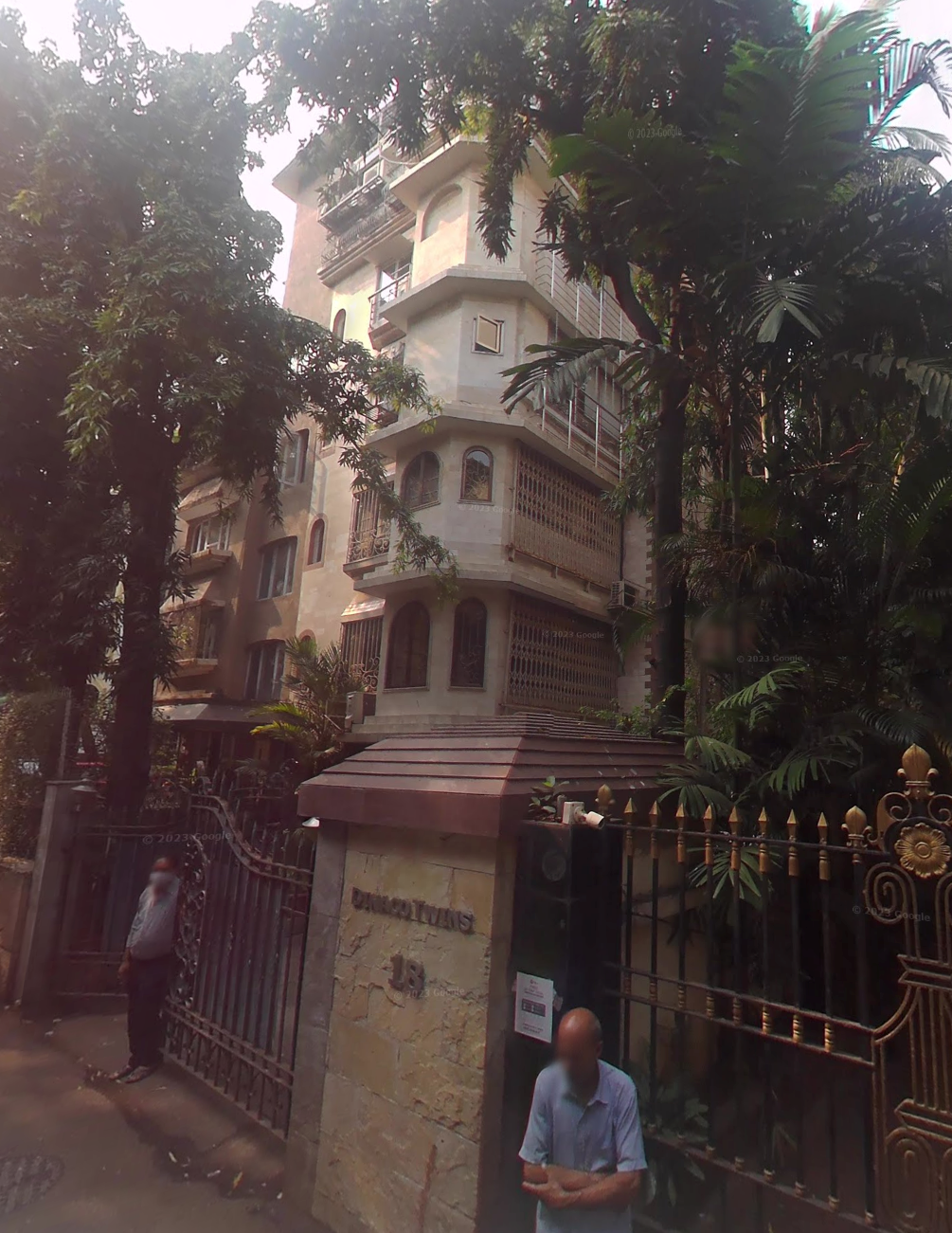 4 BHK Semi Furnished in Dinaco Twins , Khar West