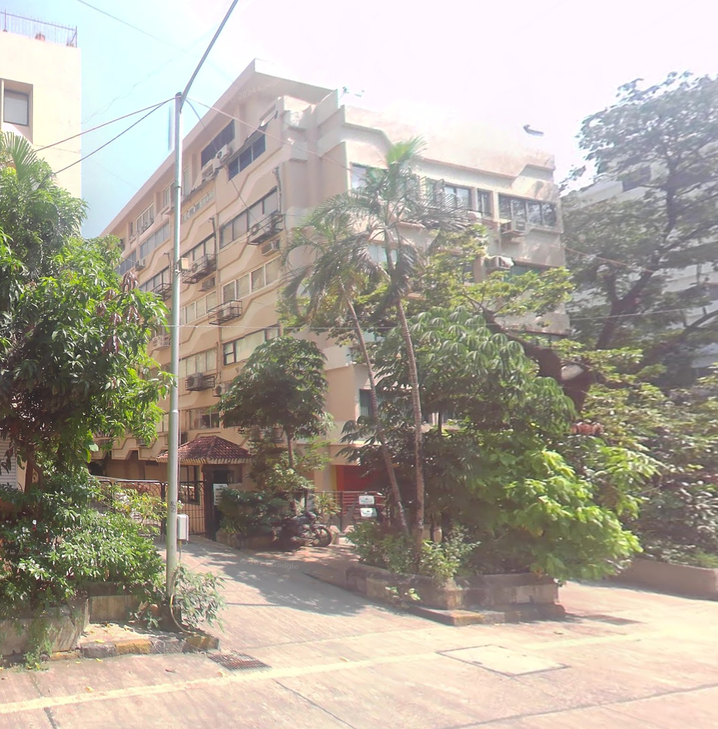 Semi Furnished in Jolly Bhavan No 1 , Marine Lines