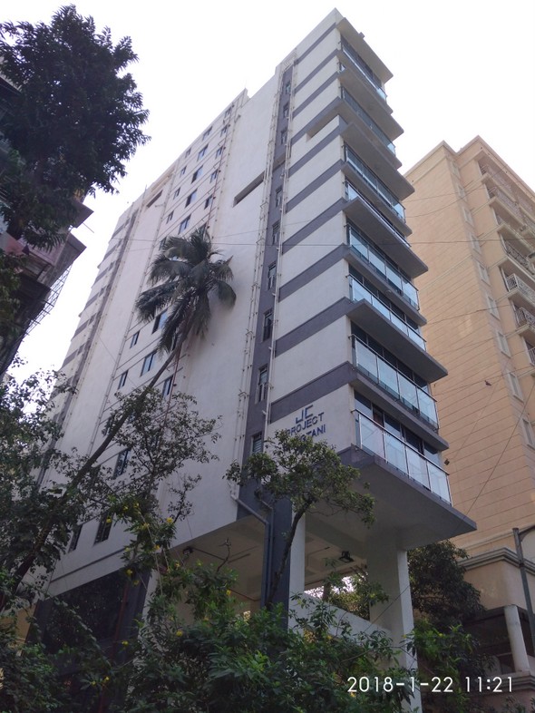 Bhagtani One, Santacruz West