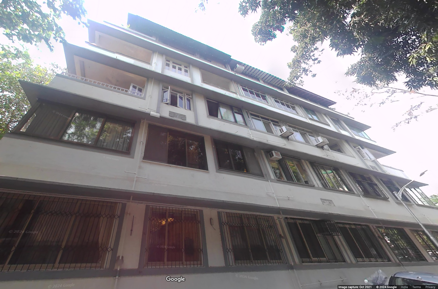 2 BHK Semi Furnished in May Flower , Carmichael Road