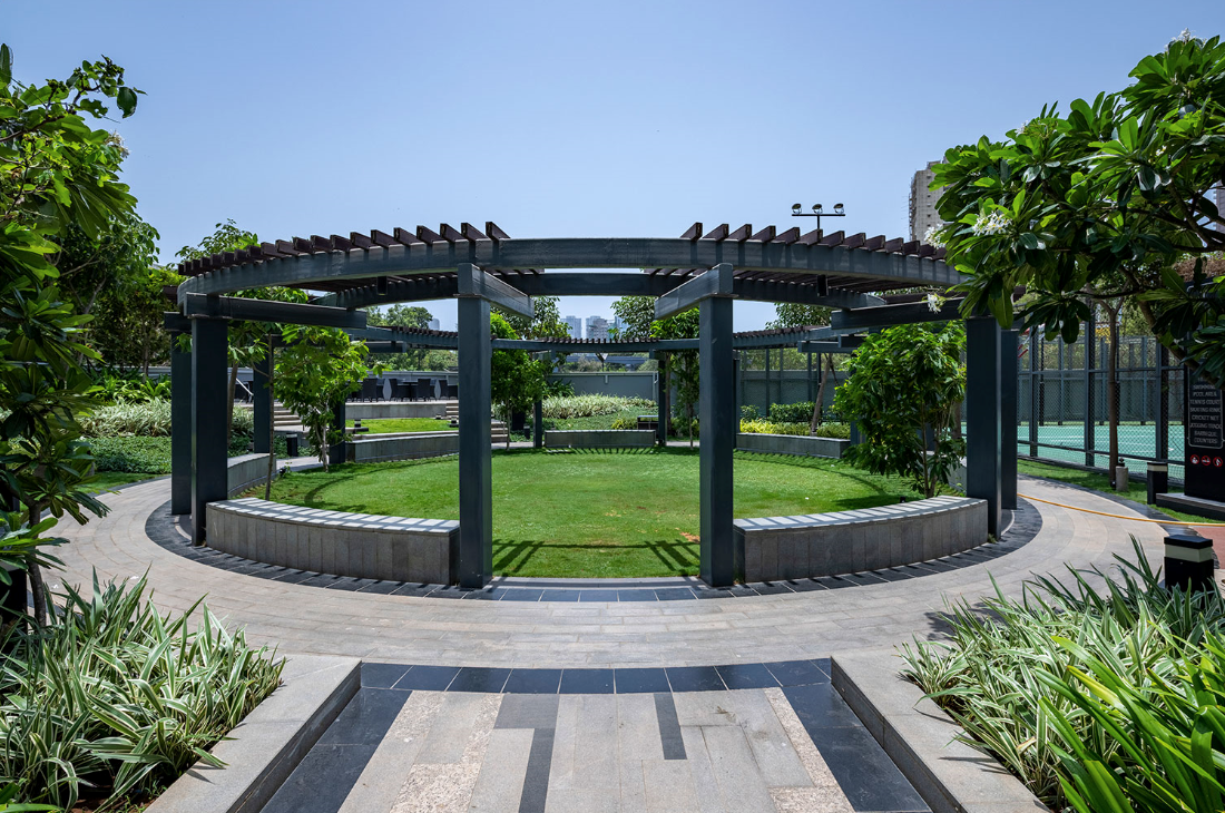 4 BHK Semi Furnished in Island City Centre 2 , Dadar East - Photo 4