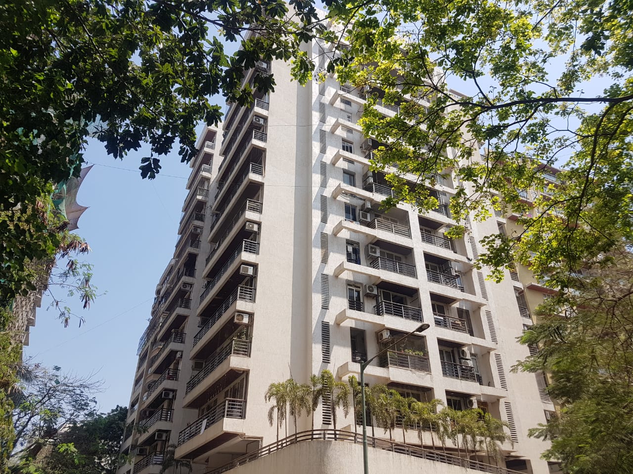 Building - Dlh Square, Juhu
