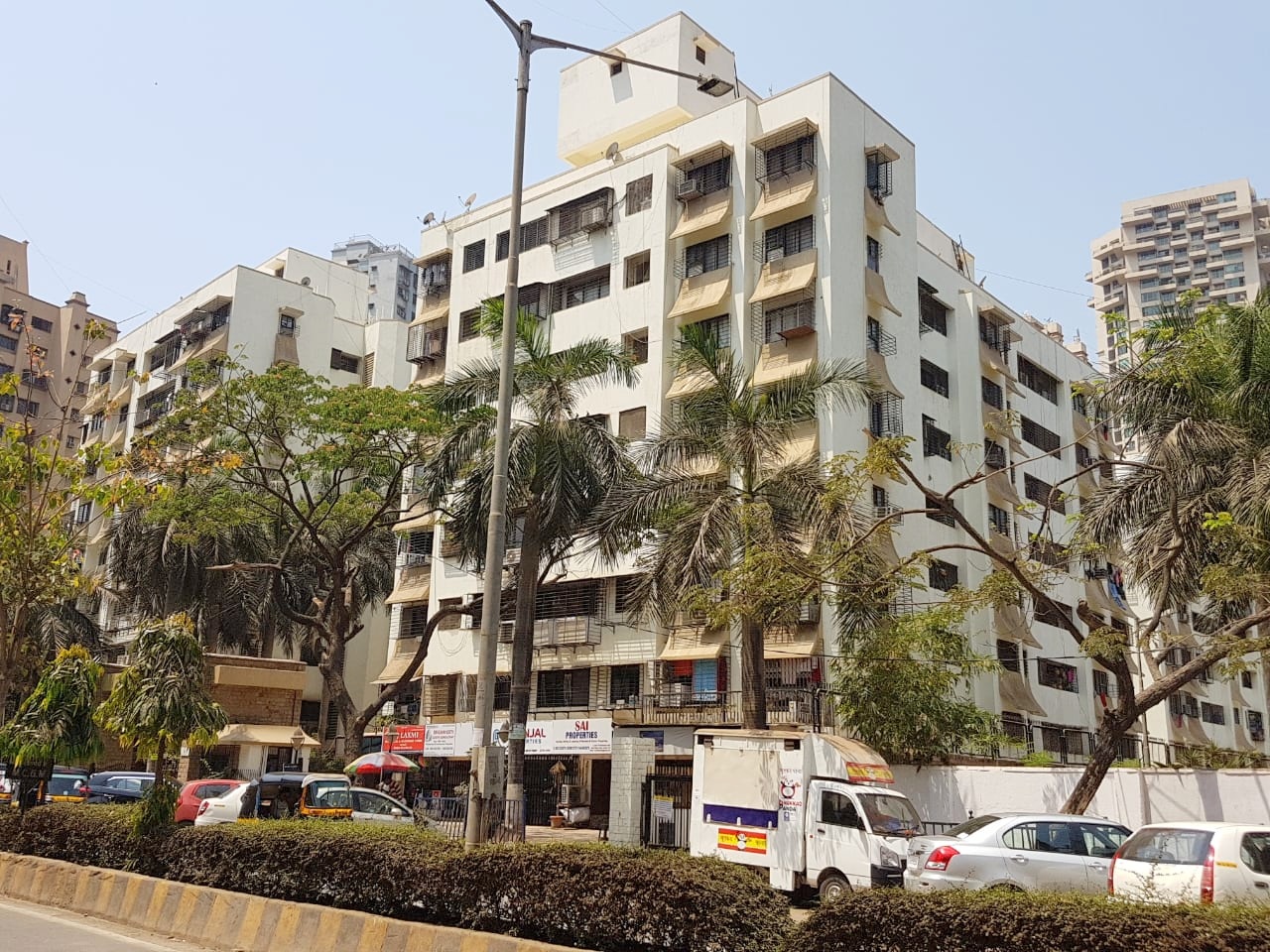 3½ BHK Semi Furnished in Evershine Park , Andheri West
