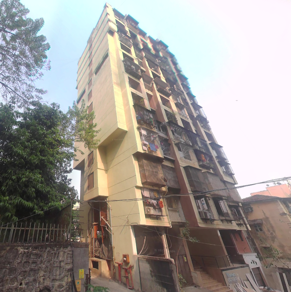 2 BHK Semi Furnished in Veesita Luxuria , Tardeo