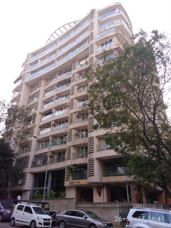 2 BHK Golden Peak for Rent in Khar West