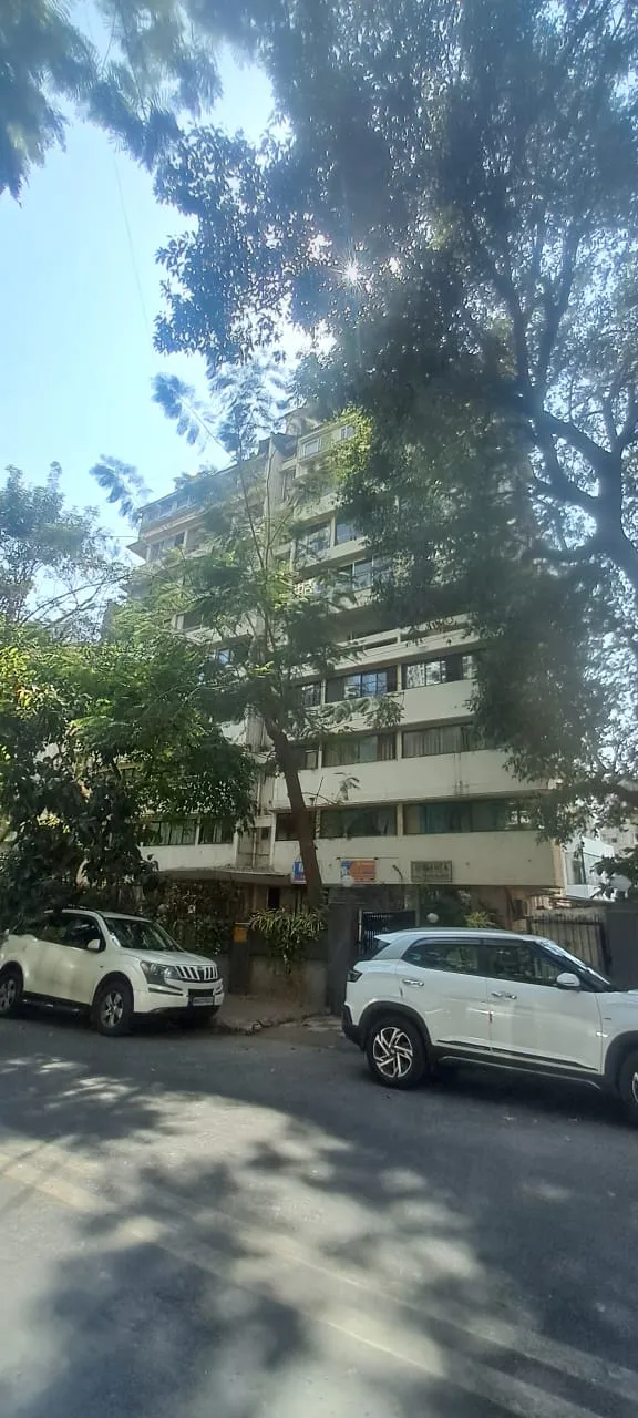 3 BHK Semi Furnished in Vijay Apartments , Carmichael Road