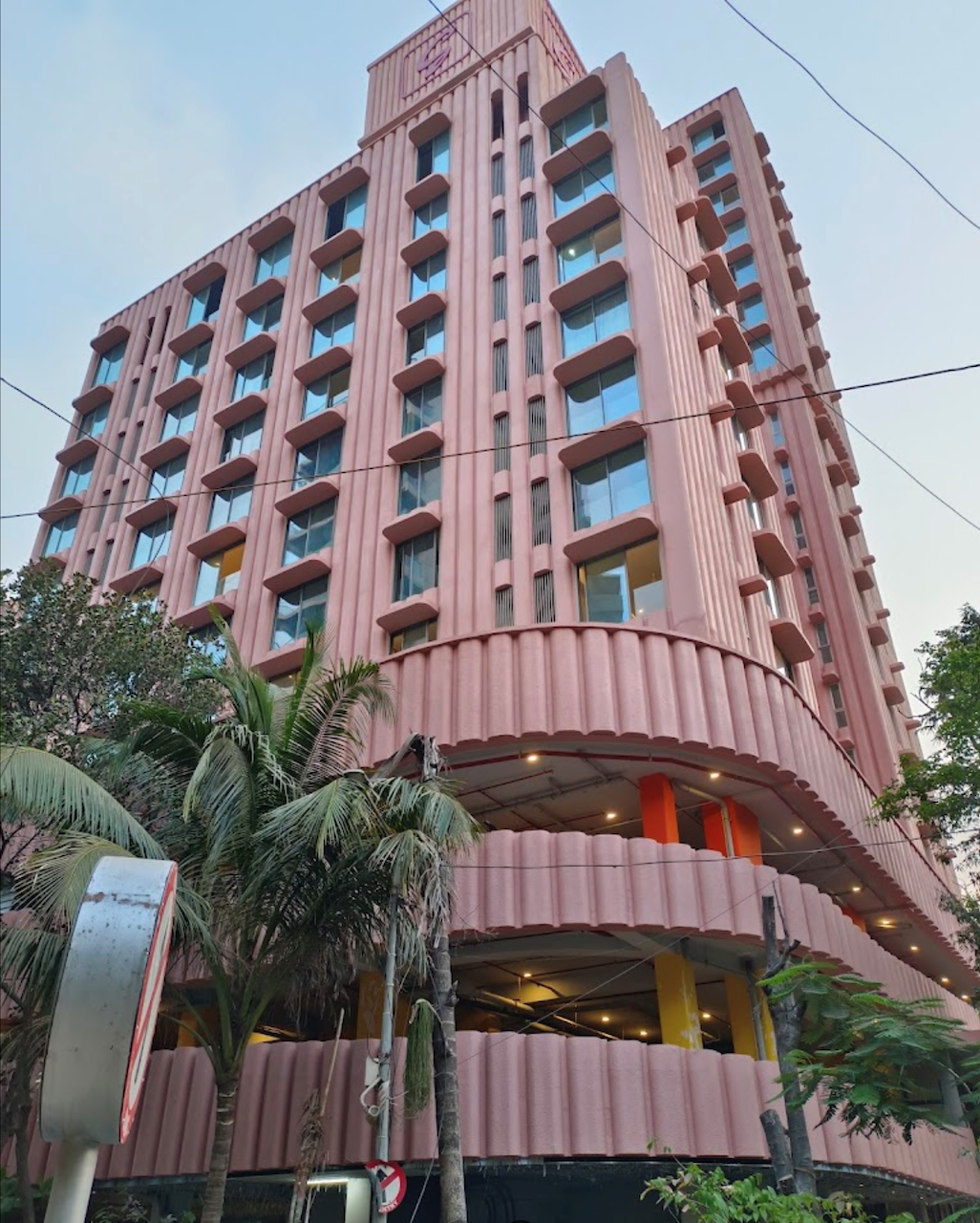 4 BHK Semi Furnished in Satguru Rendezvous , Bandra West