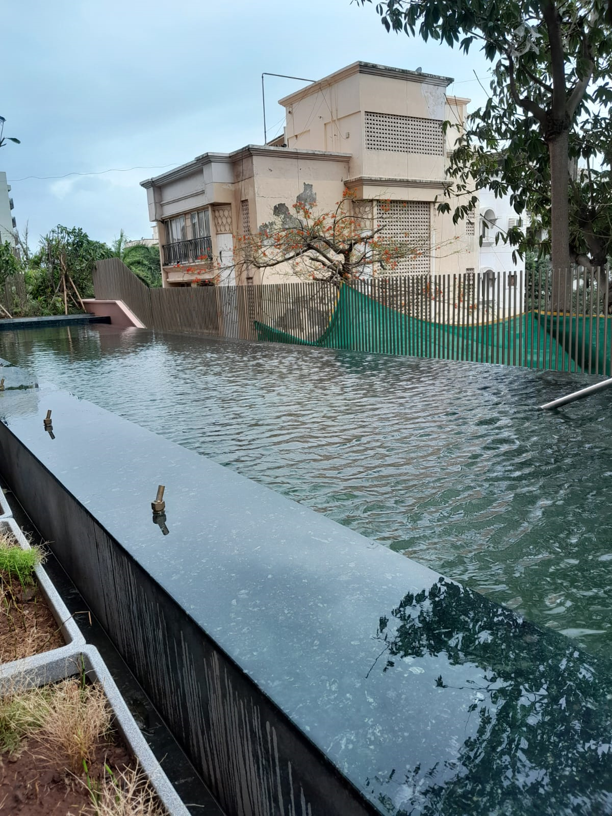 4 BHK + Terrace Semi Furnished in Satguru Rendezvous , Bandra West - Photo 3