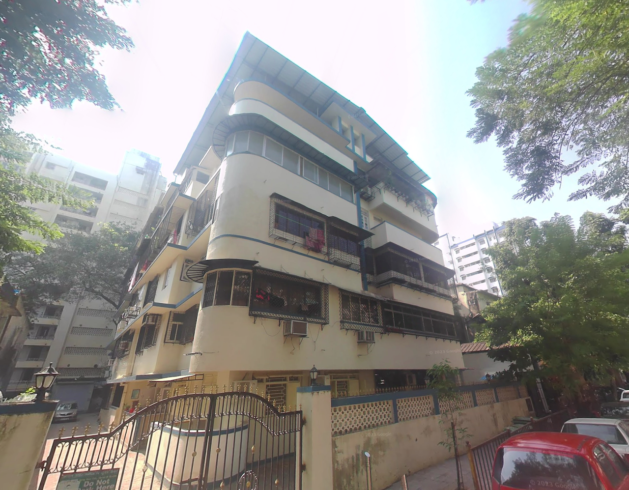 1 BHK Semi Furnished in Surat Bahar , Colaba