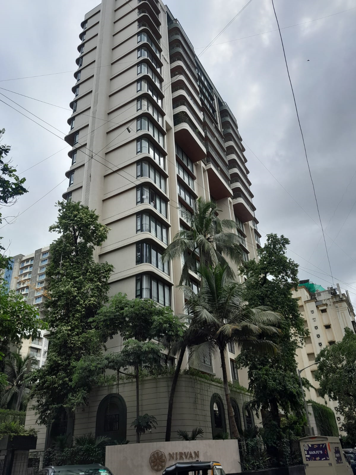 4 BHK Flats for Sale in Aum Nirvan, Khar West